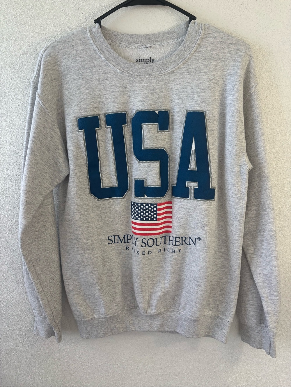 Simply Southern Gray USA Women’s Size Small Sweatshirt